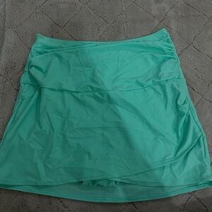 hey babes ! Selling this adorable blue skirt !